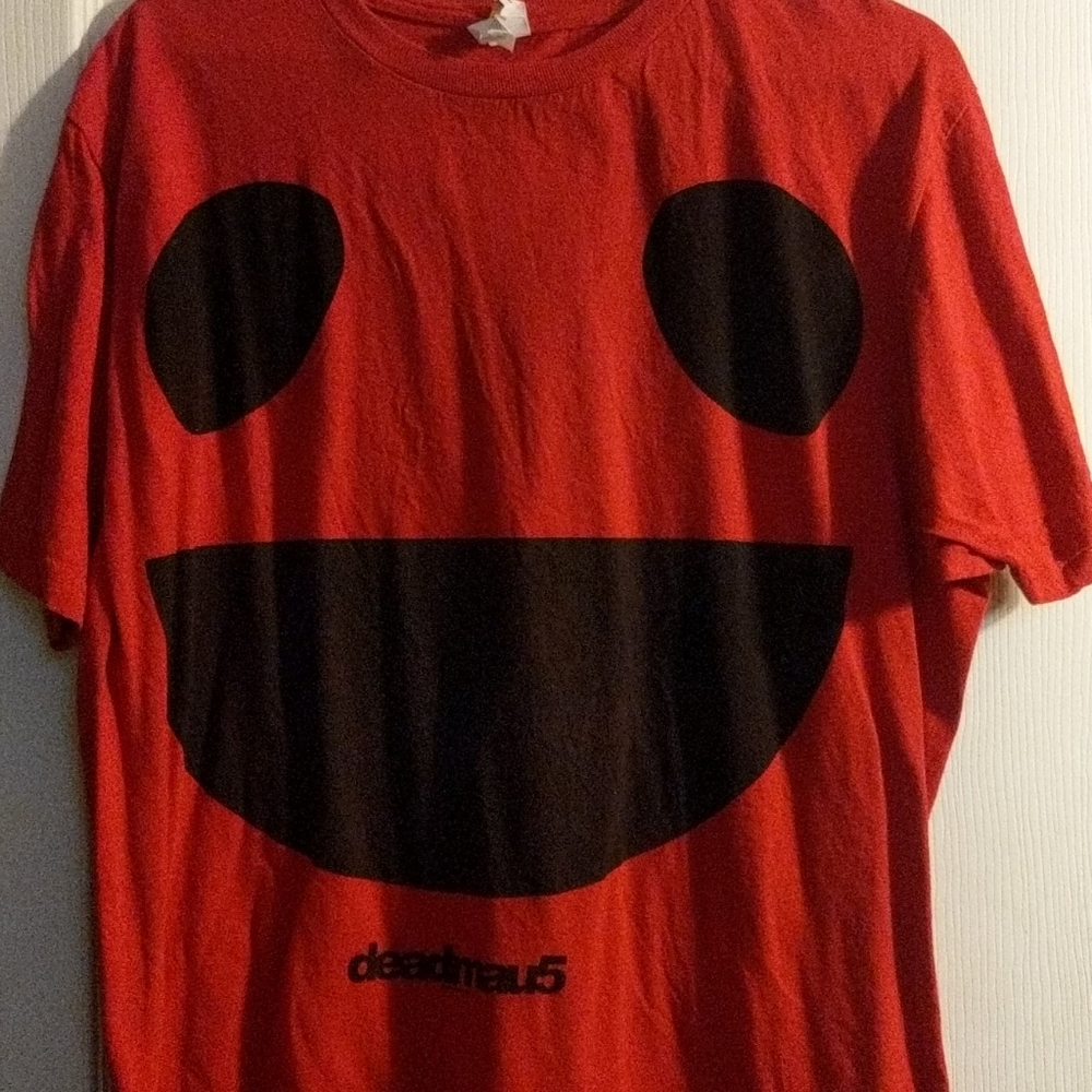 Deadmau5 red logo shirt